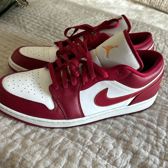 Low top red and white Nike sneakers size 15 - Picture 3 of 8